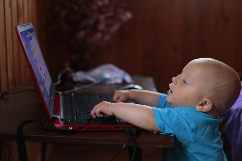 Ребёнок, малыш, компьютер, рост, технологии, будущее, Россия