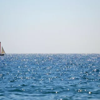 Чёрное море, бескрайнее, паруса, лодка, вода