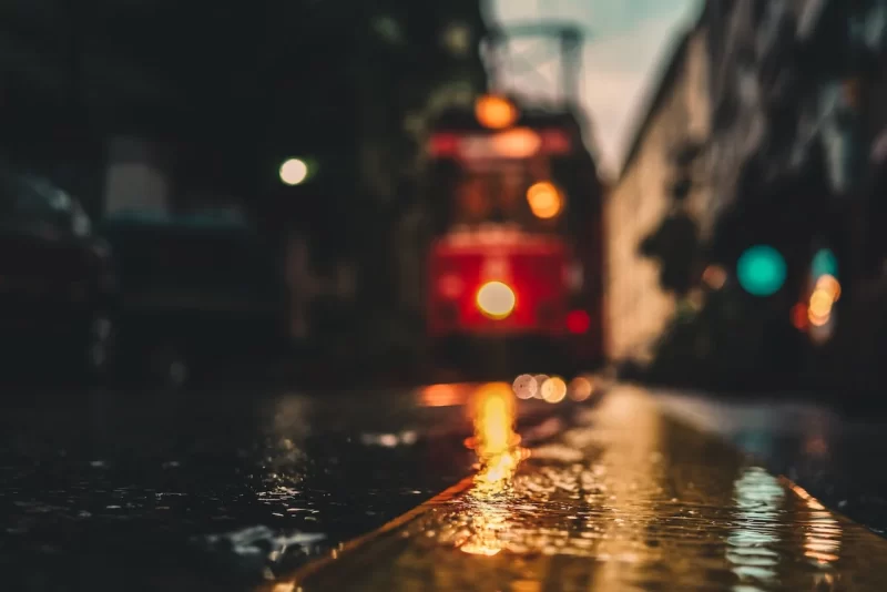 Город, дождь, осень, улица, вечер, трамвай, огни светофоров